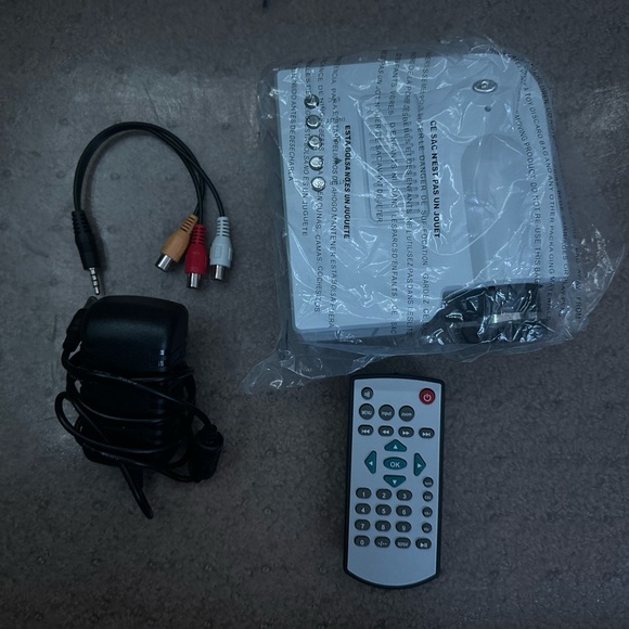 Lcd Projecter - Picture 3 of 4